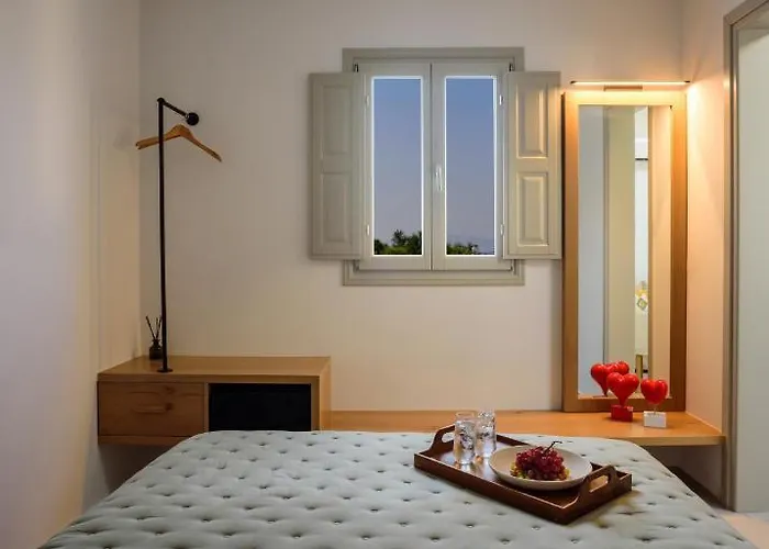 Treasures Art Oia (Santorini)