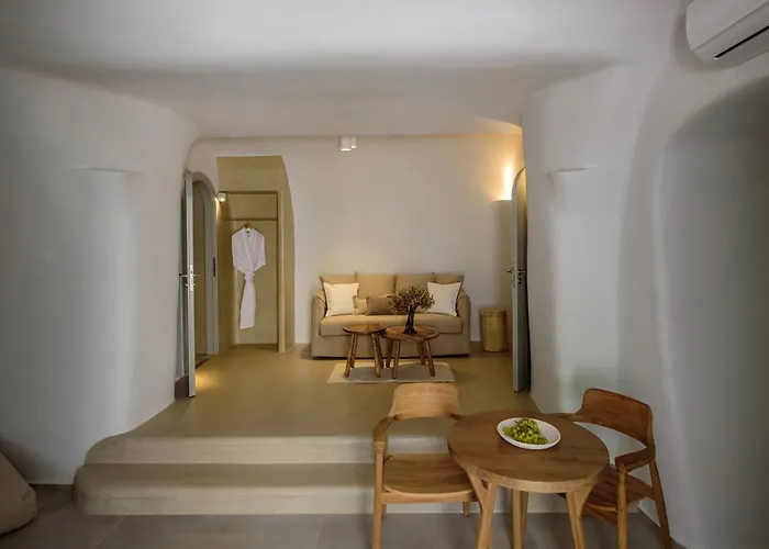 Treasures Art Oia (Santorini)