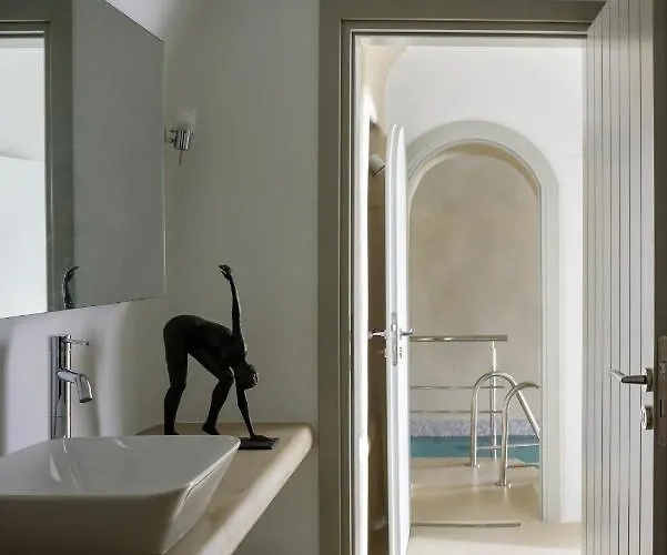 Treasures Art Oia (Santorini)