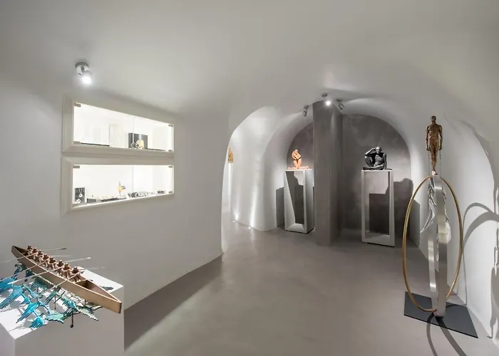 Treasures Art Oia (Santorini)