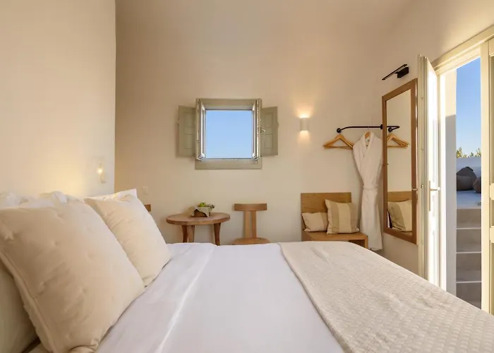 Treasures Art Oia (Santorini)